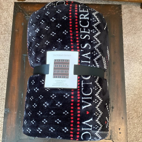 Victoria's Secret Bedding Nwt Victorias Secret Victorias Secret Plush Blanket 5 In X 60 In